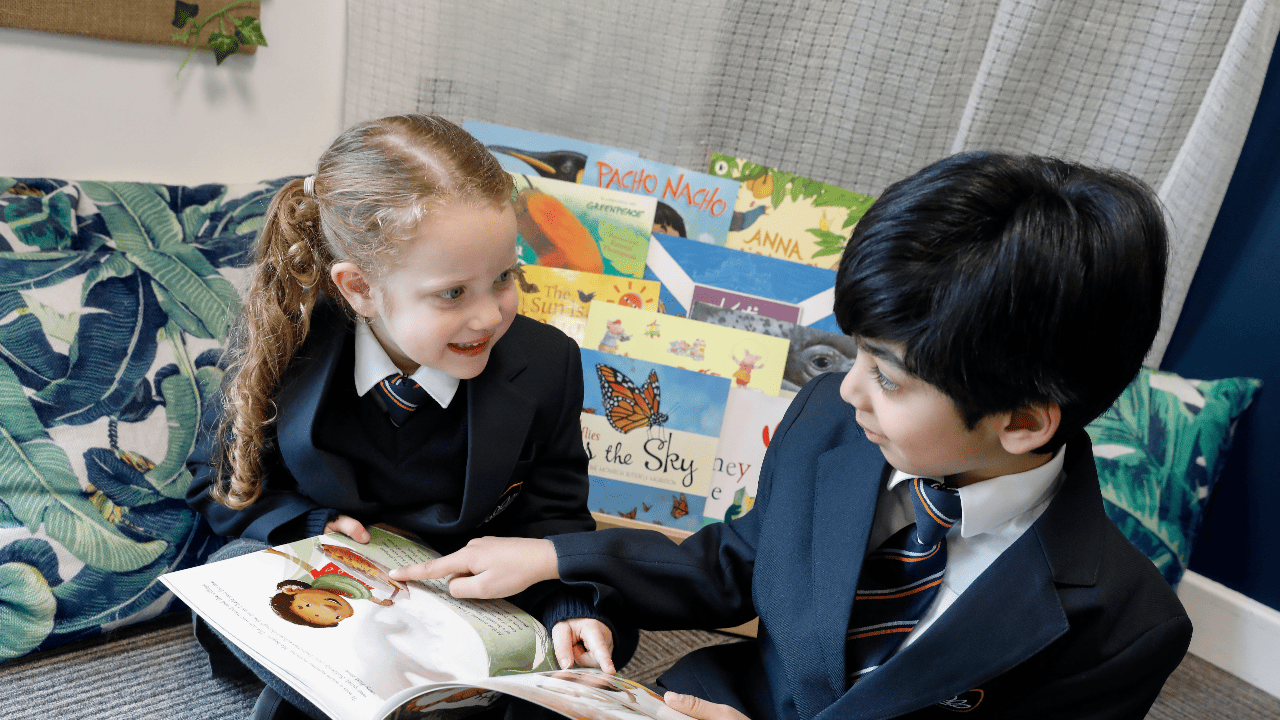 Image of Crown Street Primary School pupils reading